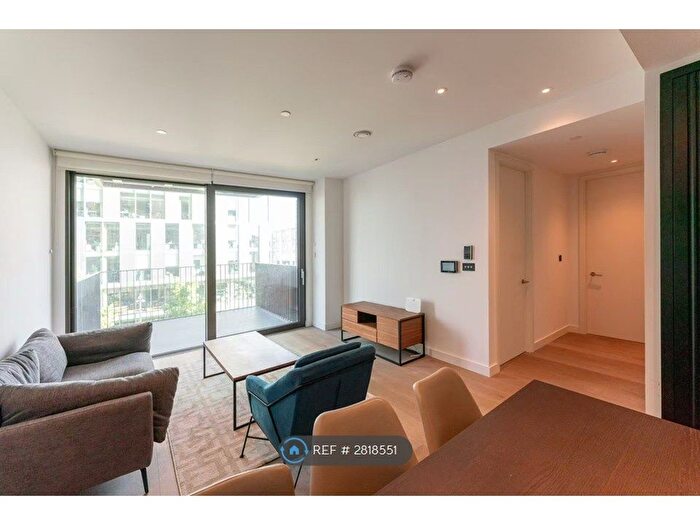 2 Bedroom Flat To Rent In Viaduct Gardens, London, SW11