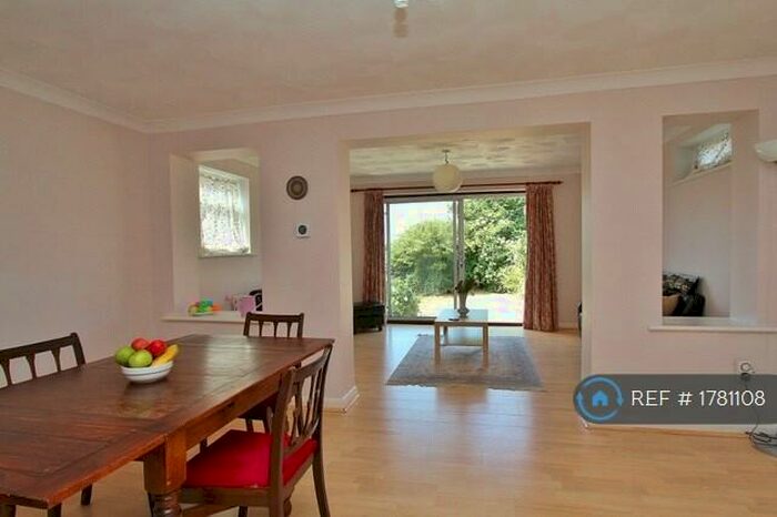 3 Bedroom Semi-Detached House To Rent In Seaview Road, Brighton, BN2
