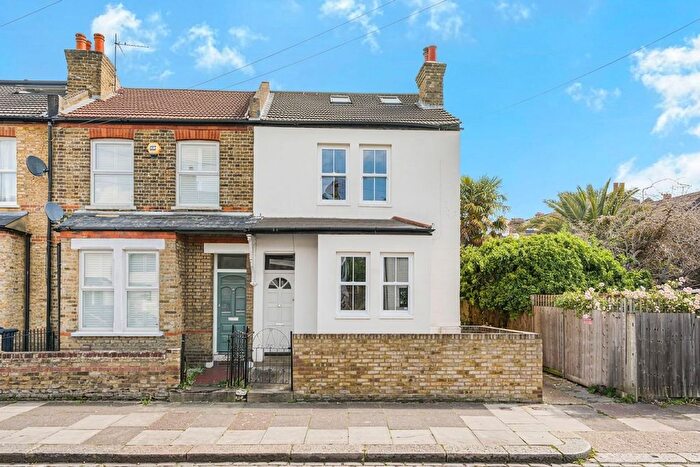 4 Bedroom End Of Terrace House For Sale In Newton Road, Isleworth, TW7