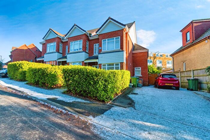 4 Bedroom End Of Terrace House For Sale In Old Mill Way, Southampton, SO16