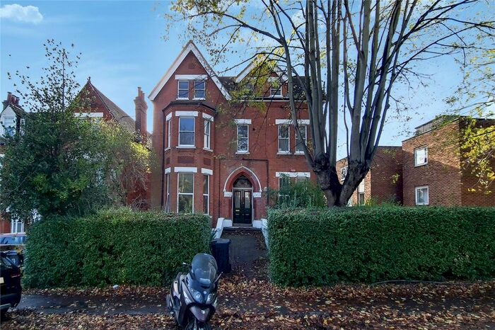 3 Bedroom Flat To Rent In Mowbray Road, London, SE19