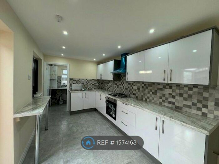 3 Bedroom Semi-Detached House To Rent In Walden Crescent, Hazel Grove, Stockport, SK7