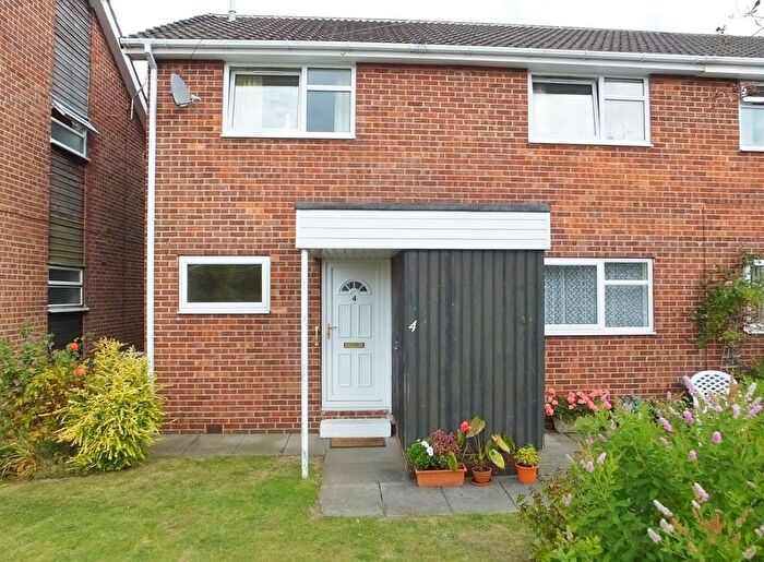 2 Bedroom Property To Rent In Coral Drive, Aughton, S26