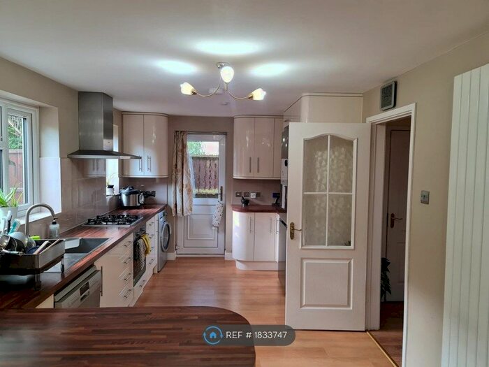 4 Bedroom Detached House To Rent In West Avenue, Langdon Hills, Basildon, SS16