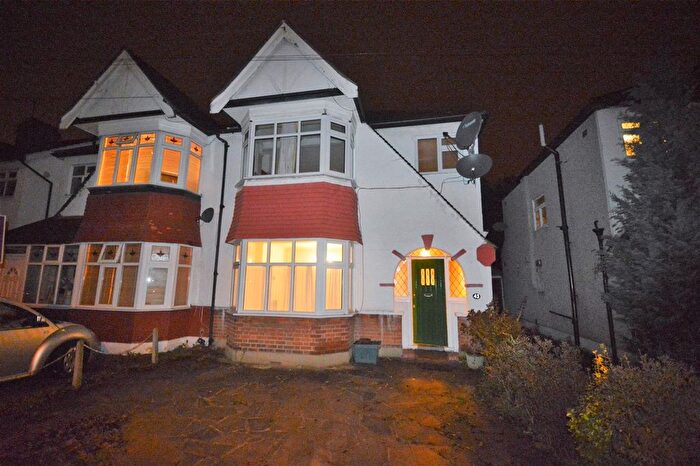 3 Bedroom Semi Detached House To Rent In Greenleafe Drive, Ilford, IG6