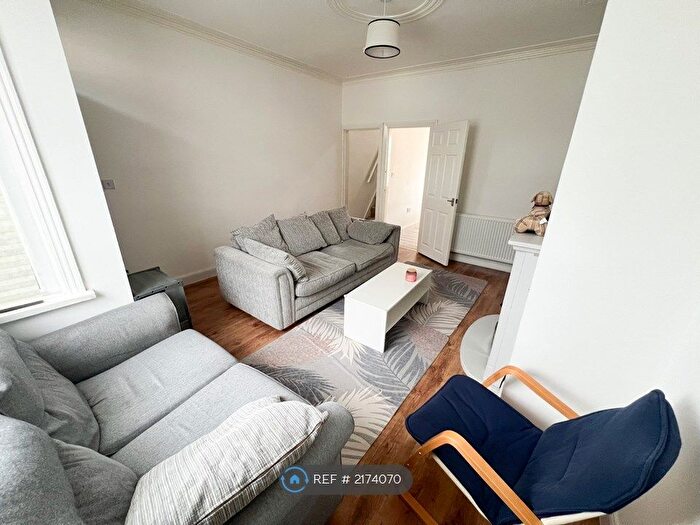 3 Bedroom Terraced House To Rent In Lordsfield Place, Bradford, BD4