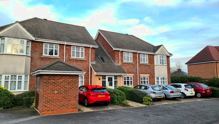 2 Bedroom Flat To Rent In Frenchs Gate, Dunstable, LU6