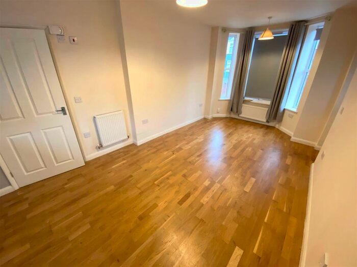 1 Bedroom Apartment To Rent In West Parade, Dunstable, LU6