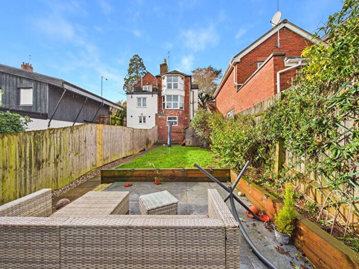 3 Bedroom Semi Detached House For Sale In Henwick Road, Worcester, Worcestershire, WR2