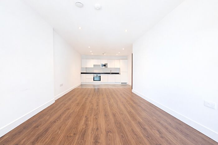 3 Bedroom Flat To Rent In Eastbury Road, Watford, WD19