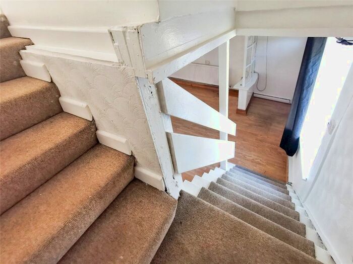 3 Bedroom End Of Terrace House For Sale In High Street, Porth, Rhondda Cynon Taf, CF39