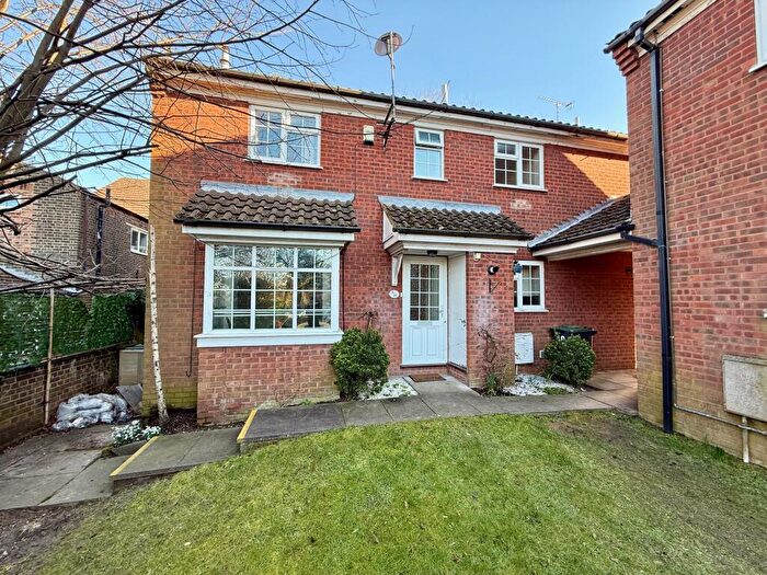 2 Bedroom House To Rent In Somersby Close, Luton, LU1