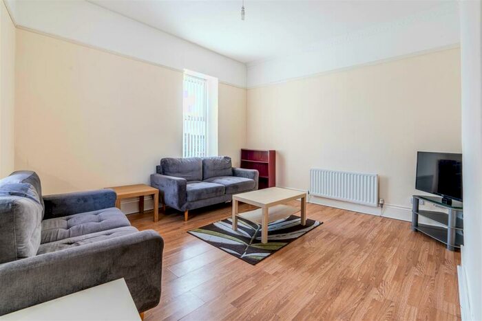 5 Bedroom Maisonette To Rent In **En-Suites** £pppw - Chillingham Road, Heaton, NE6