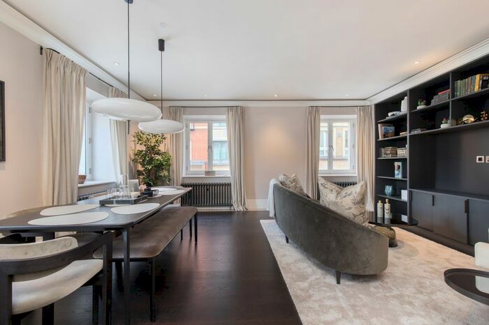 2 Bedroom Flat To Rent In Southampton Street, Covent Garden, WC2E