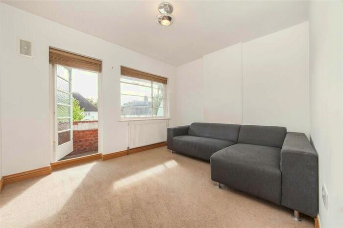 2 Bedroom Flat To Rent In Ossulton Way, East Finchley, London, N2