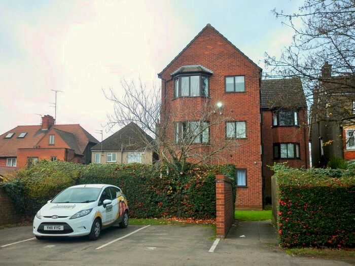 1 Bedroom Flat To Rent In Queens Park Parade, Northampton NN2