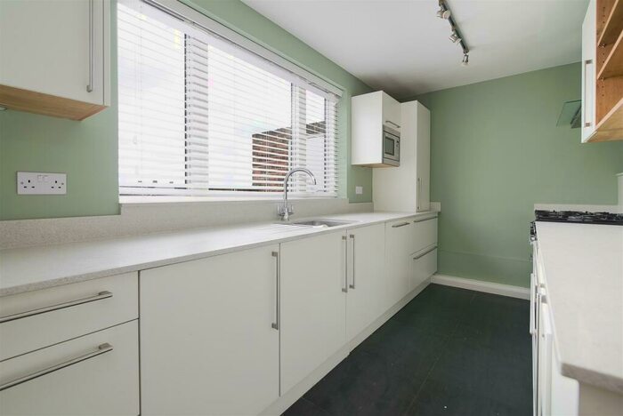 2 Bedroom Penthouse To Rent In River House, Barnes, SW13