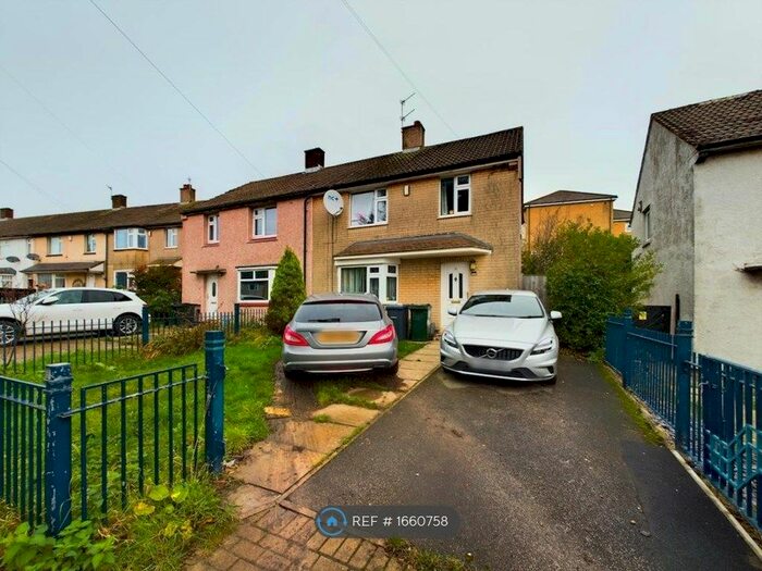 3 Bedroom Terraced House To Rent In Farway, Bradford, BD4
