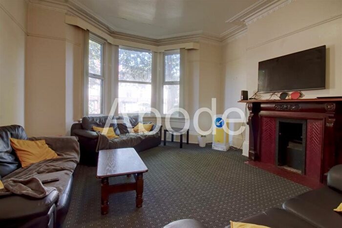 8 Bedroom House To Rent In Cardigan Road, Headingley, Leeds, LS6