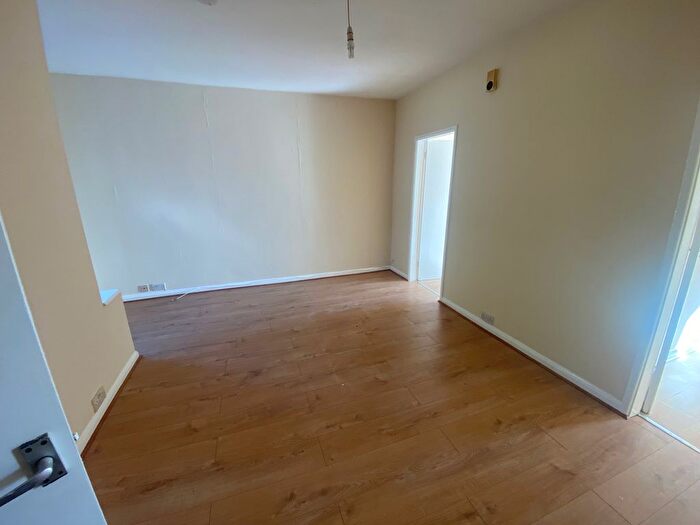 2 Bedroom Flat To Rent In Beatrice Road, Leicester, LE3