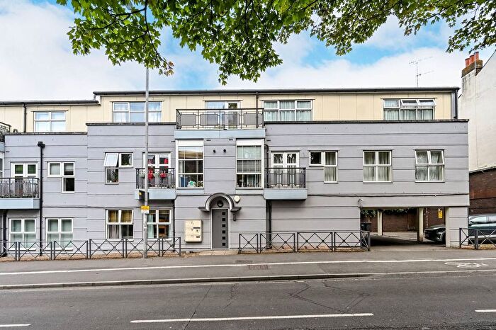 3 Bedroom Flat To Rent In Kingston Hill, Kingston, Kingston Upon Thames, KT2