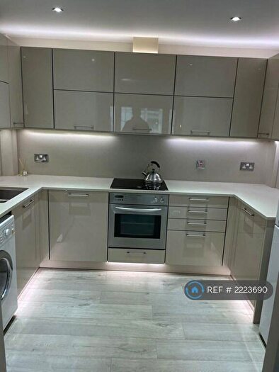 2 Bedroom Flat To Rent In Churchill Way, Cardiff, CF10