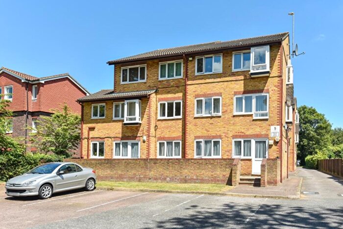 2 Bedroom Flat To Rent In Copers Cope Road, Beckenham, Kent, BR3