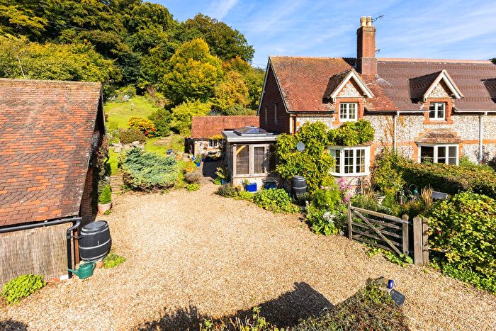 2 Bedroom Detached House For Sale In Well Lane, Bentworth, GU34
