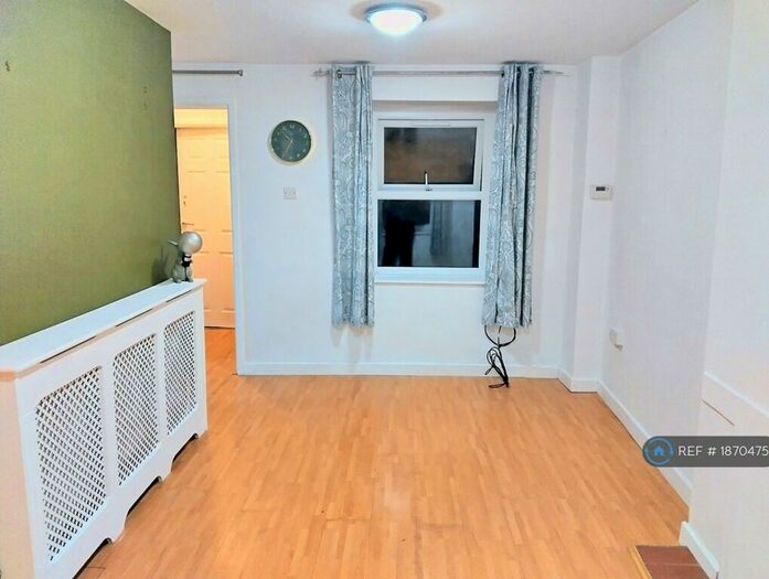 1 Bedroom Flat To Rent In Garston Street, Shepton Mallet, BA4