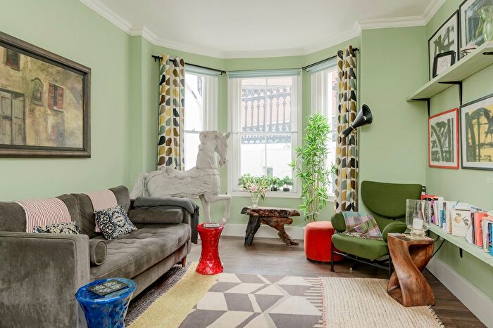 1 Bedroom Flat To Rent In Hornton Street, Kensington, London, W8