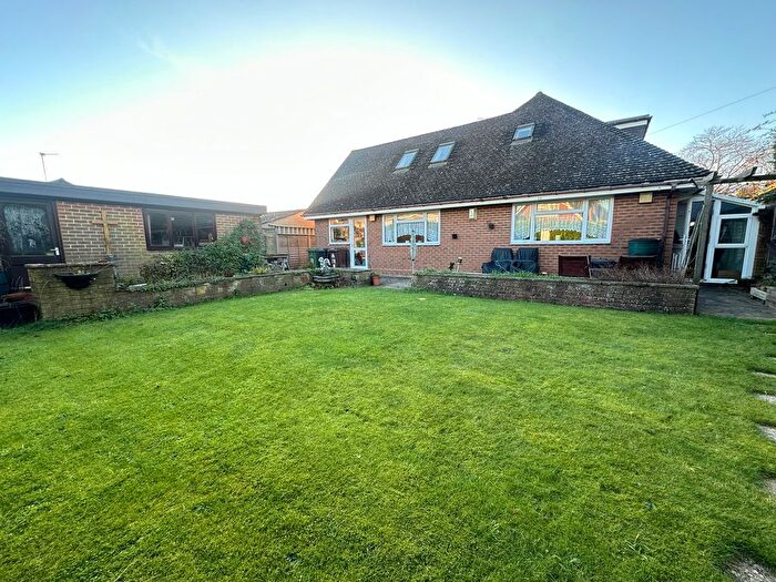 4 Bedroom Bungalow For Sale In Peartree Lane, Bexhill-On-Sea, TN39