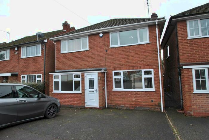 3 Bedroom House To Rent In Birches Close, Birmingham, B13