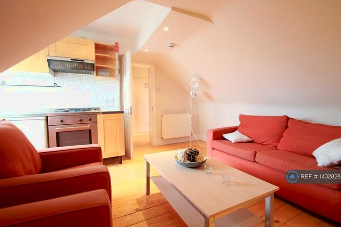 1 Bedroom Flat To Rent In Hale Lane, Mill Hill, NW7
