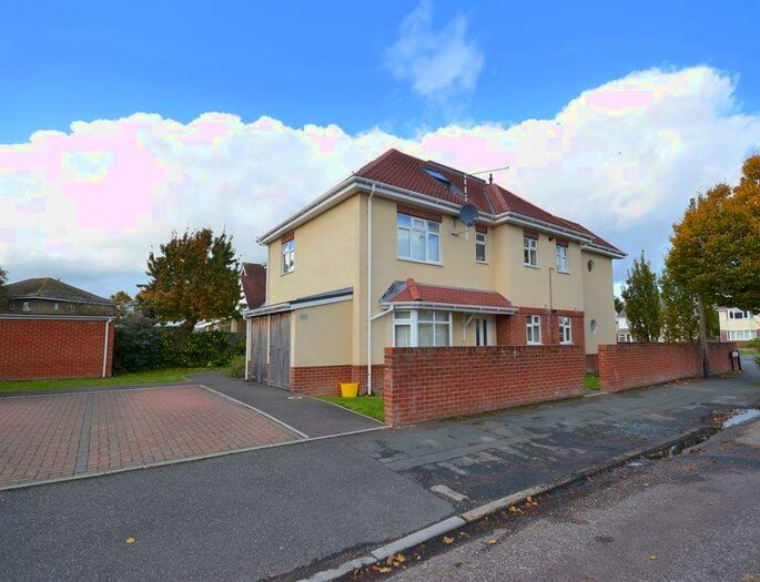 2 Bedroom Flat To Rent In Castle Lane West, Bournemouth, BH8