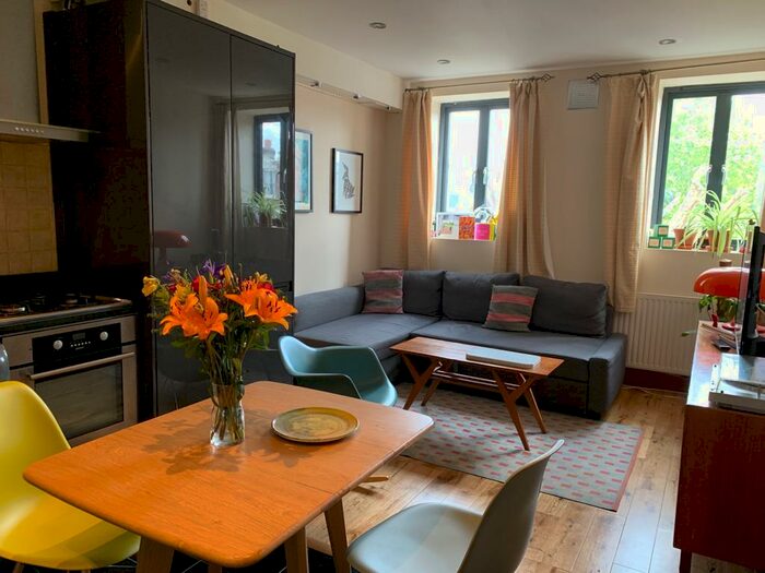 2 Bedroom Flat To Rent In High Road, East Finchley, London, N2