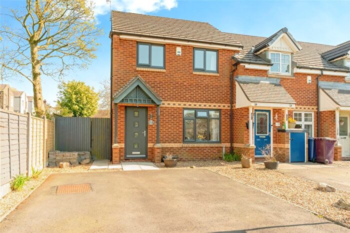 3 Bedroom End Of Terrace House For Sale In Bluebell Grove, Burnley, Lancashire, BB11