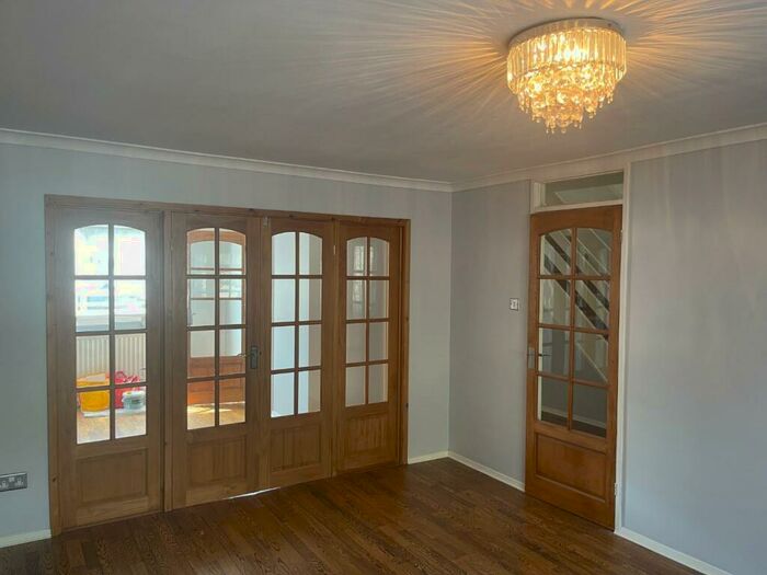 3 Bedroom Semi-Detached House To Rent In Holcombe Road, Chatham, ME4