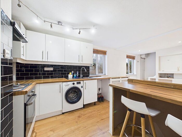 1 Bedroom Flat For Sale In Park Road, Stanwell, Surrey, TW19