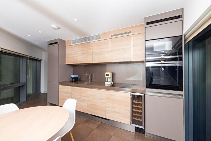 1 Bedroom Flat For Sale In City Road, London, EC1V