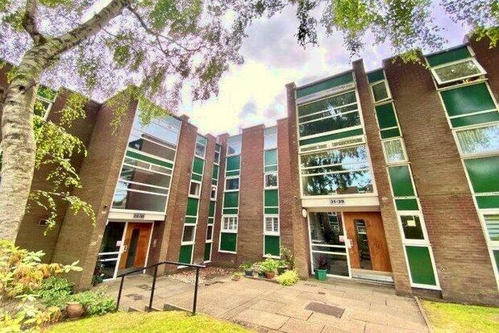 2 Bedroom Flat To Rent In Edge Lane, Manchester, M21