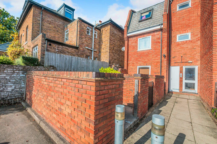 1 Bedroom Apartment To Rent In Castle Lodge, SL6