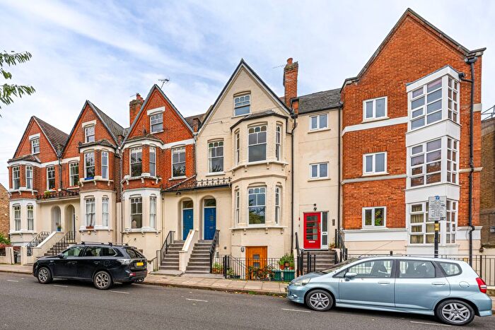 3 Bedroom Terraced House To Rent In Arvon Road, London, N5