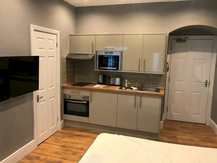 1 Bedroom Flat To Rent In Lower Park Row, Bristol, BS1