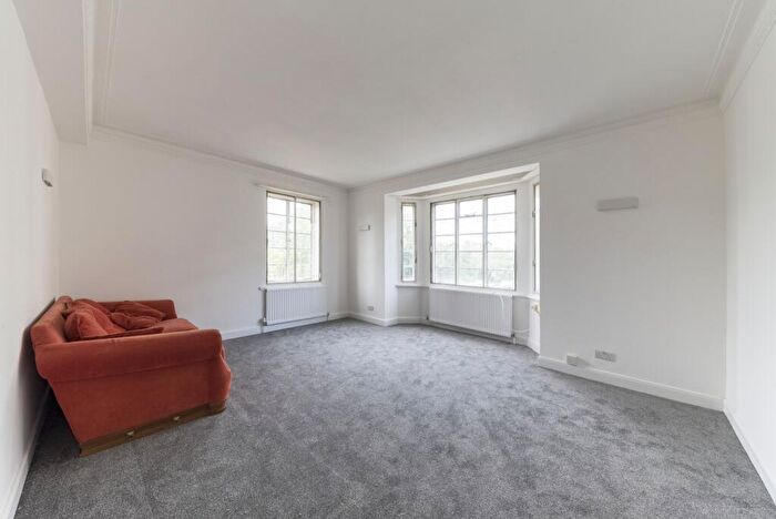 3 Bedroom Flat To Rent In Hillcrest Court, Shoot Up Hill, Kilburn, NW2