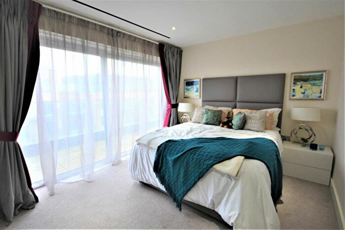 5 Bedroom Flat To Rent In East Drive, London, NW9