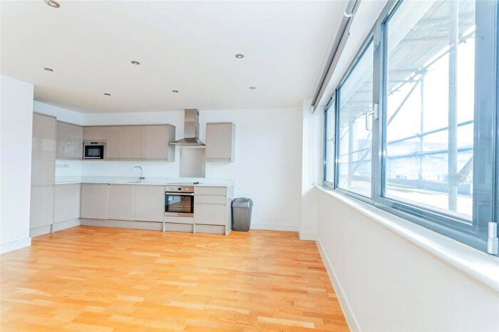 2 Bedroom Flat For Sale In Fairmeadow, Maidstone, Kent, ME14
