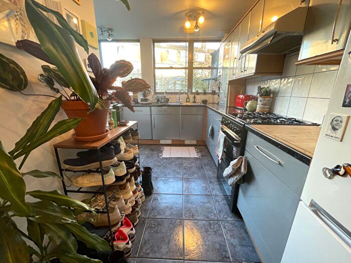 2 Bedroom Flat To Rent In Handa Walk, London, N1