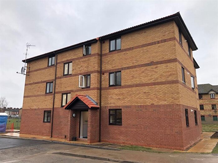 1 Bedroom Penthouse To Rent In Redwood Grove, Bedford, MK42