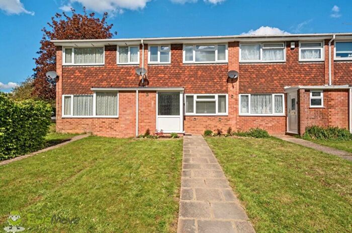 3 Bedroom Terraced House For Sale In Stephens Road, Tadley, Hampshire, RG26