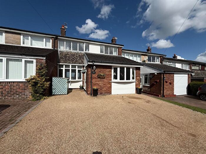 3 Bedroom Terraced House For Sale In Hawthorn Drive, Stalybridge, SK15